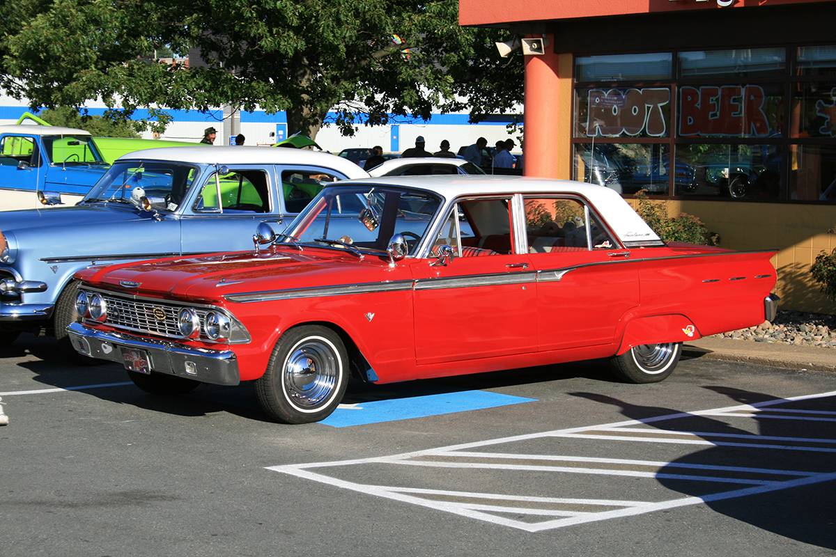 1962_Ford_Fairlane_1.jpg