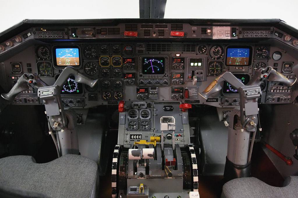 EMB120Cockpit.jpg