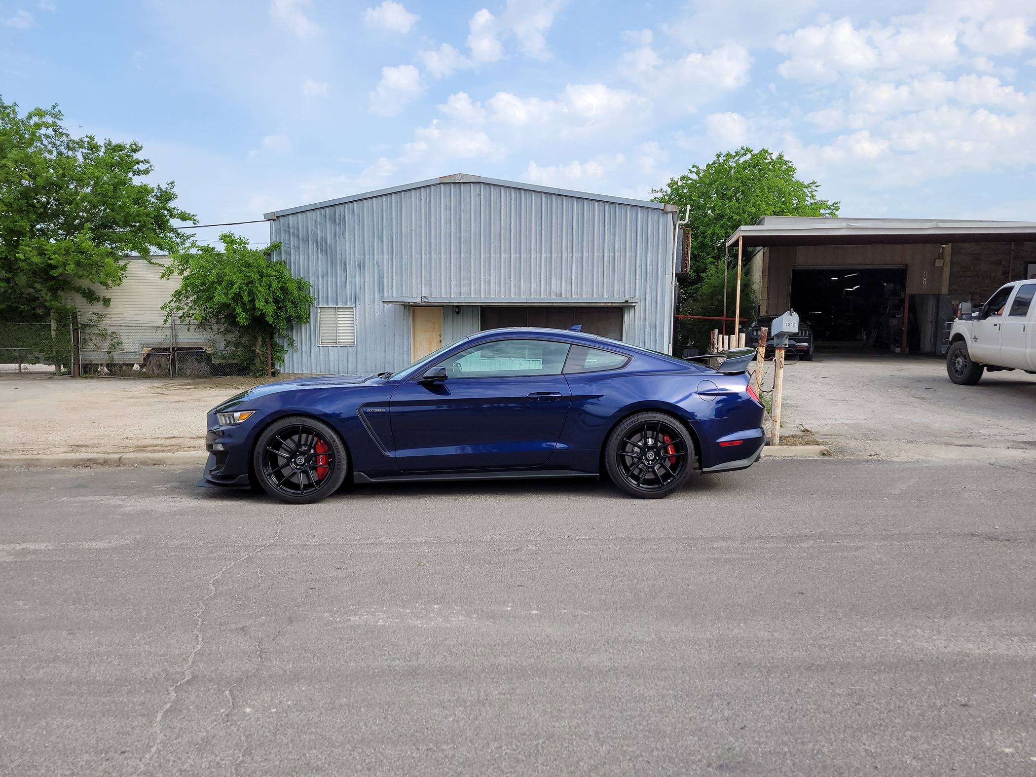 350R black wheels.jpg