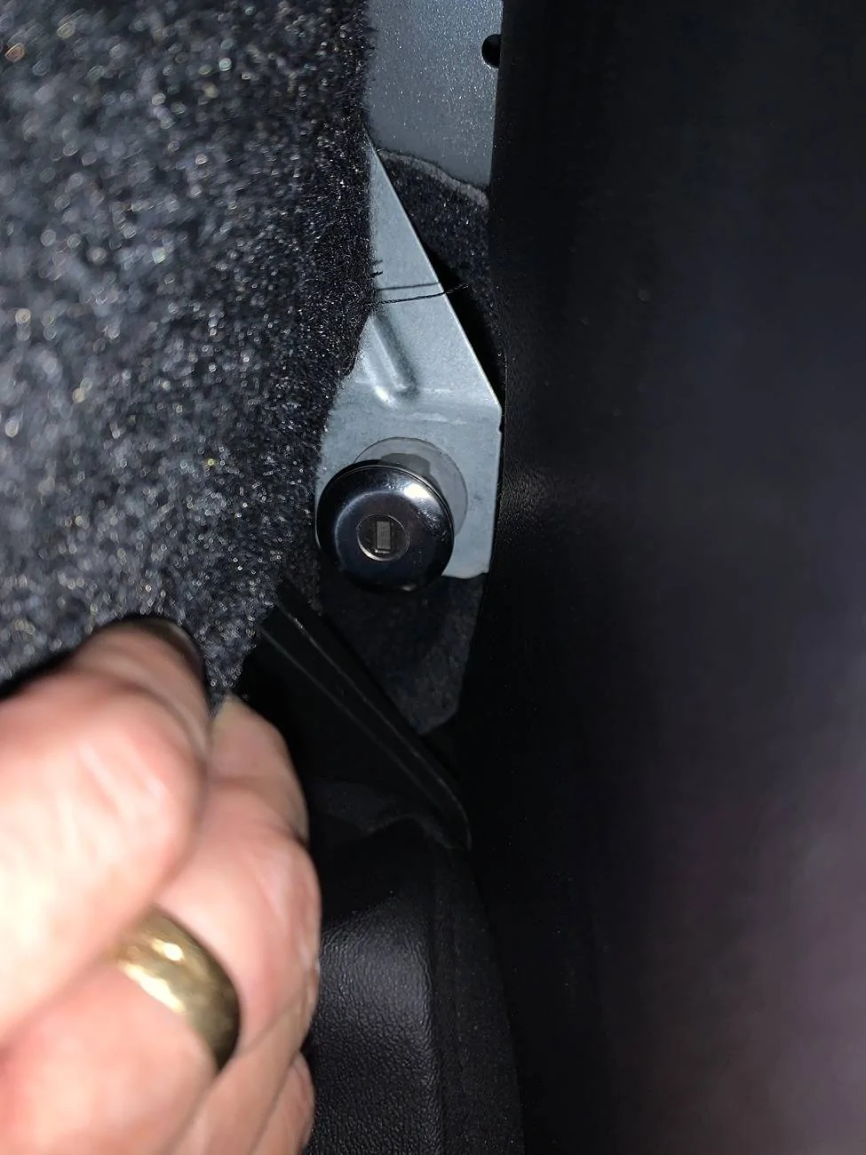 Key Lock for Emergency Unlocking of Convertible Trunk Lid.webp