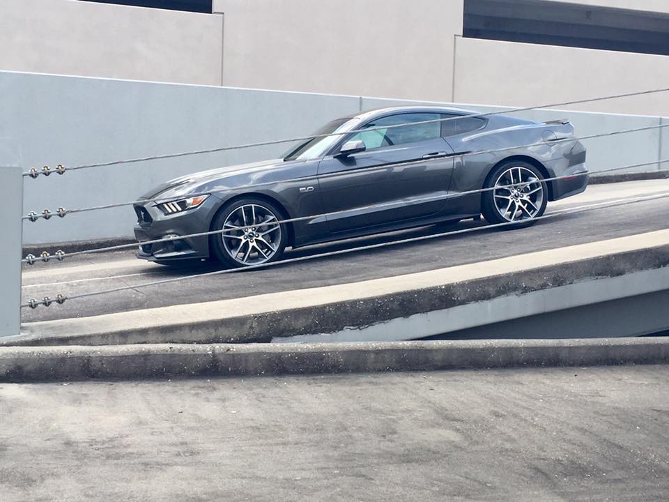 mustang garage 5.jpg