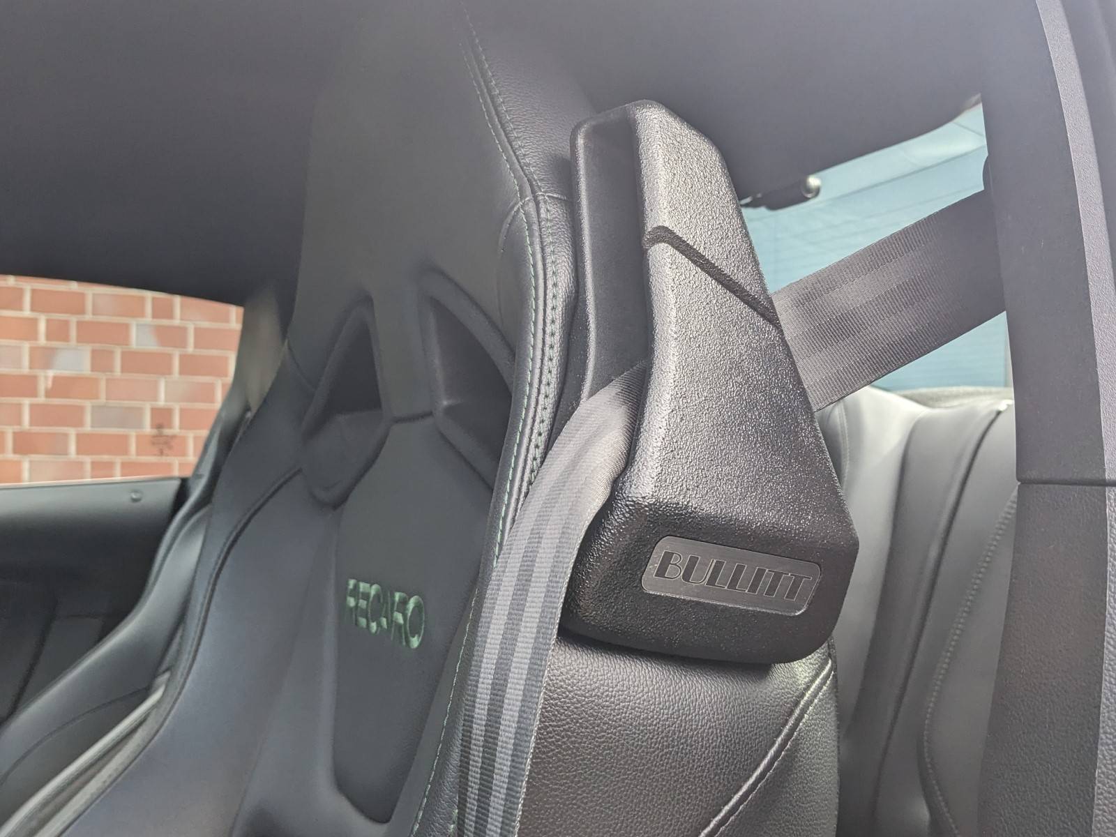 Recaro_Gurthalter_1.jpg