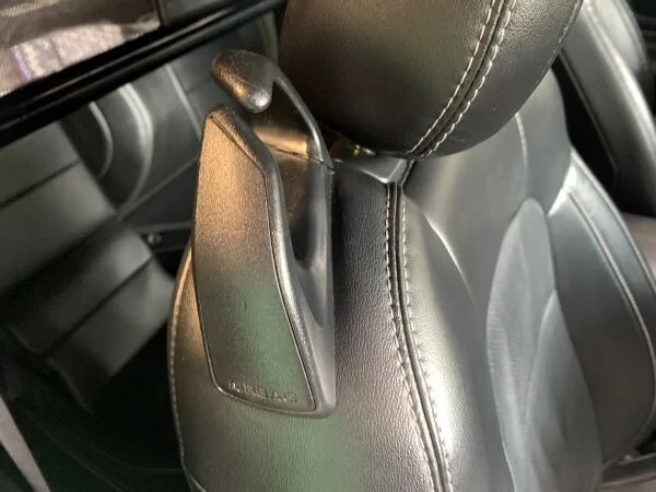 Seatbelt Guide - LH S550 Convertible.webp
