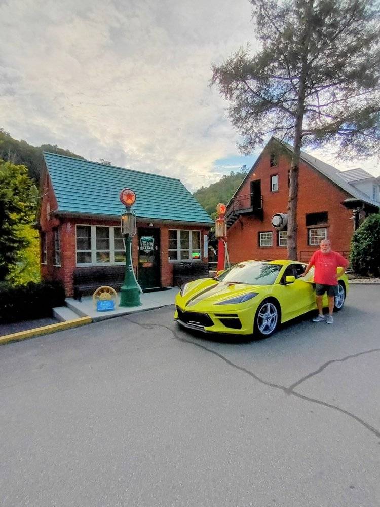 Dallen+Veazey+-+Historic+Tapoco+Lodge.jpg