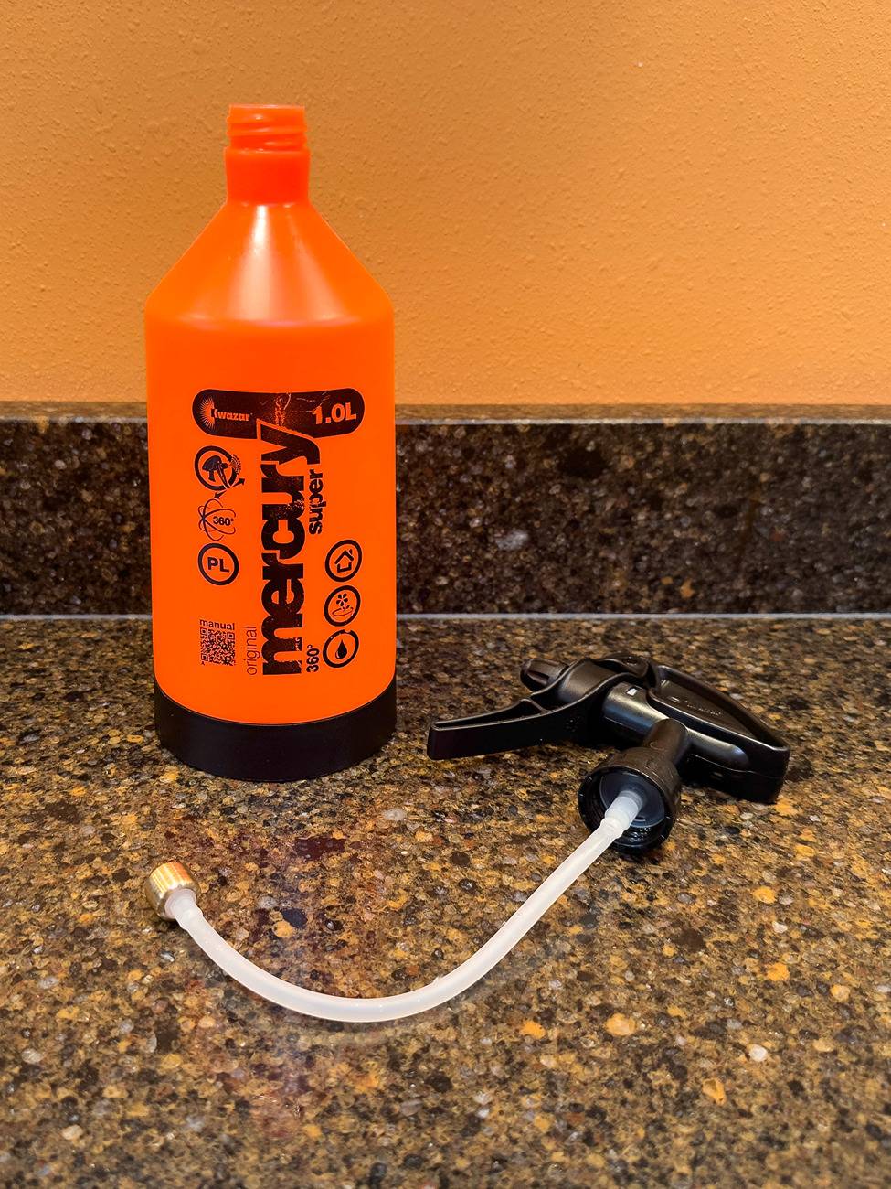 large-kwazar-spray-bottle_241019.jpg