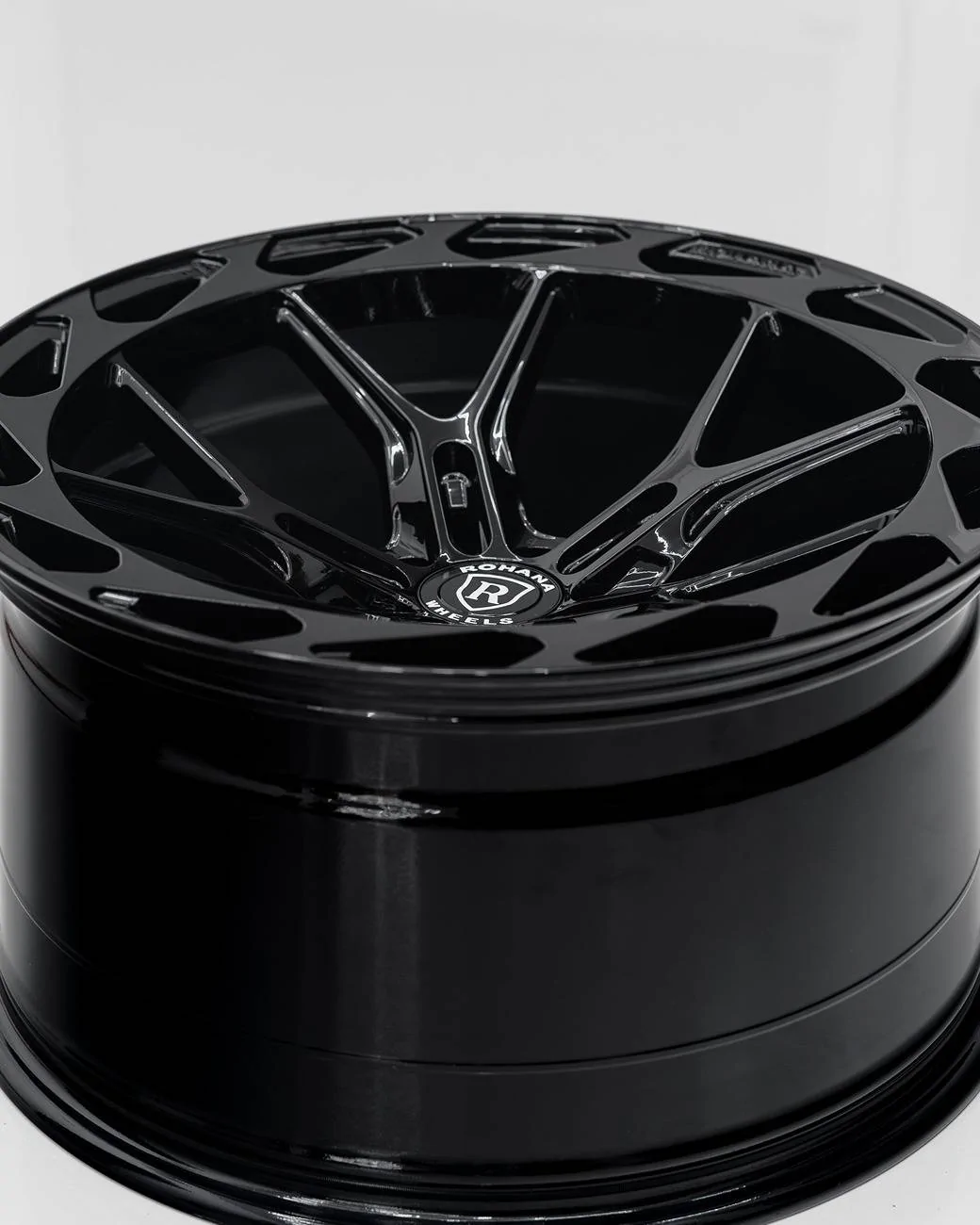 rohana-rfx19-gloss-black-wheels-2.webp