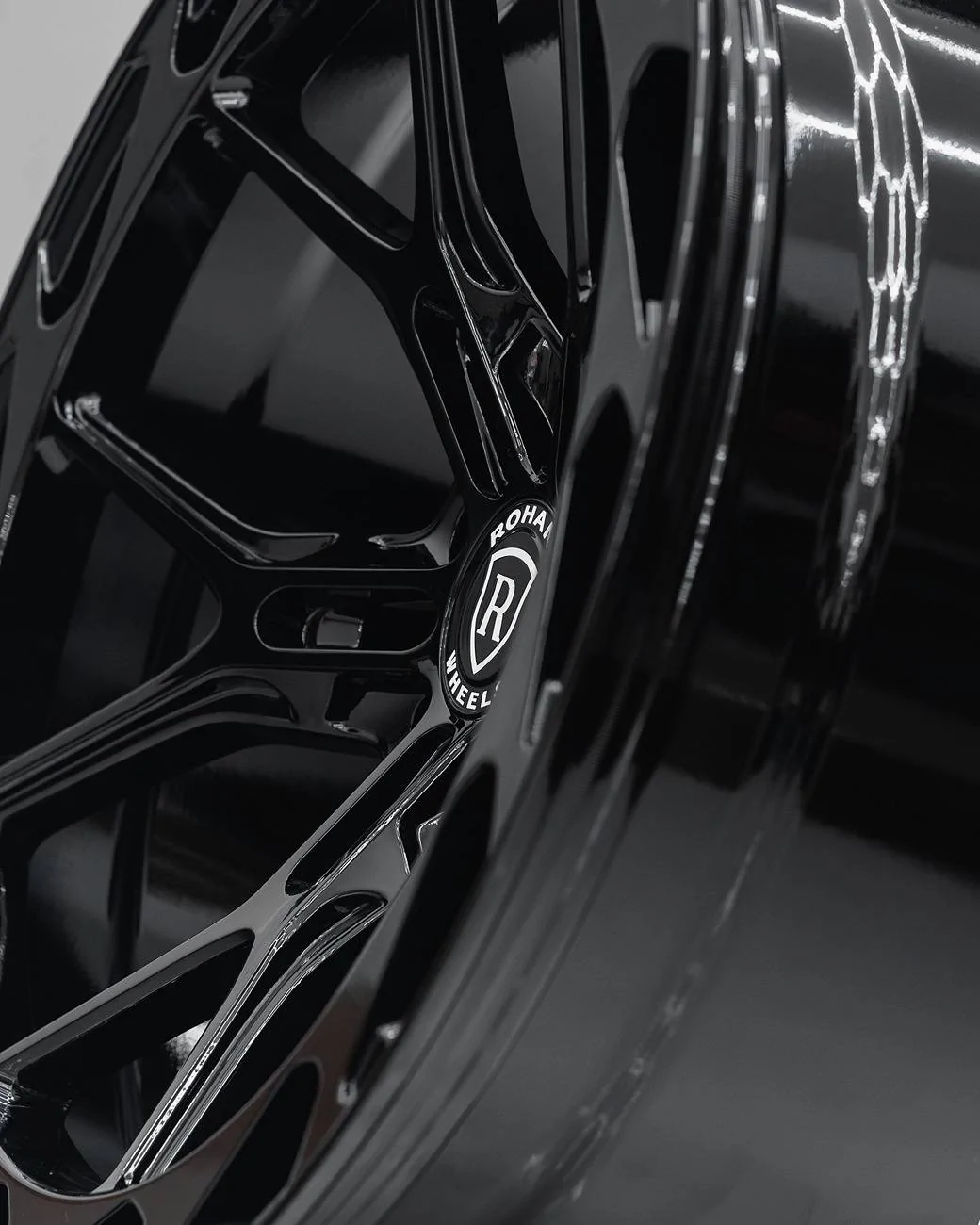 rohana-rfx19-gloss-black-wheels-4.webp