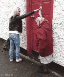 1754674243674-li.gif