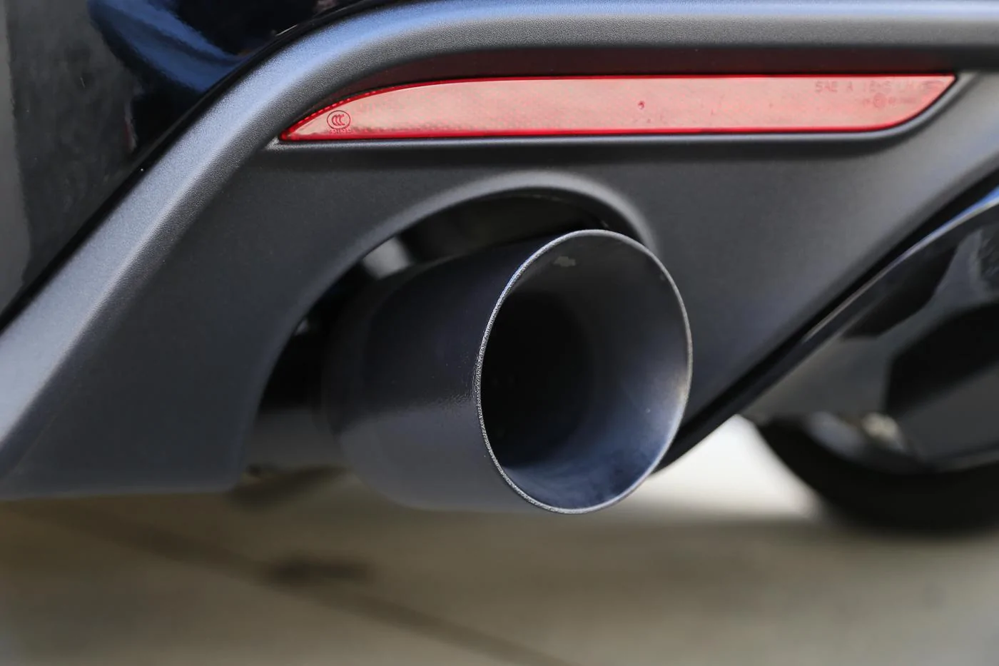 16-Steeda Midnight Edition exhaust pipe -1.webp