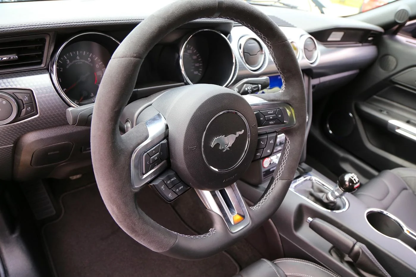 26-Steeda Midnight Edition steering wheel -1.webp