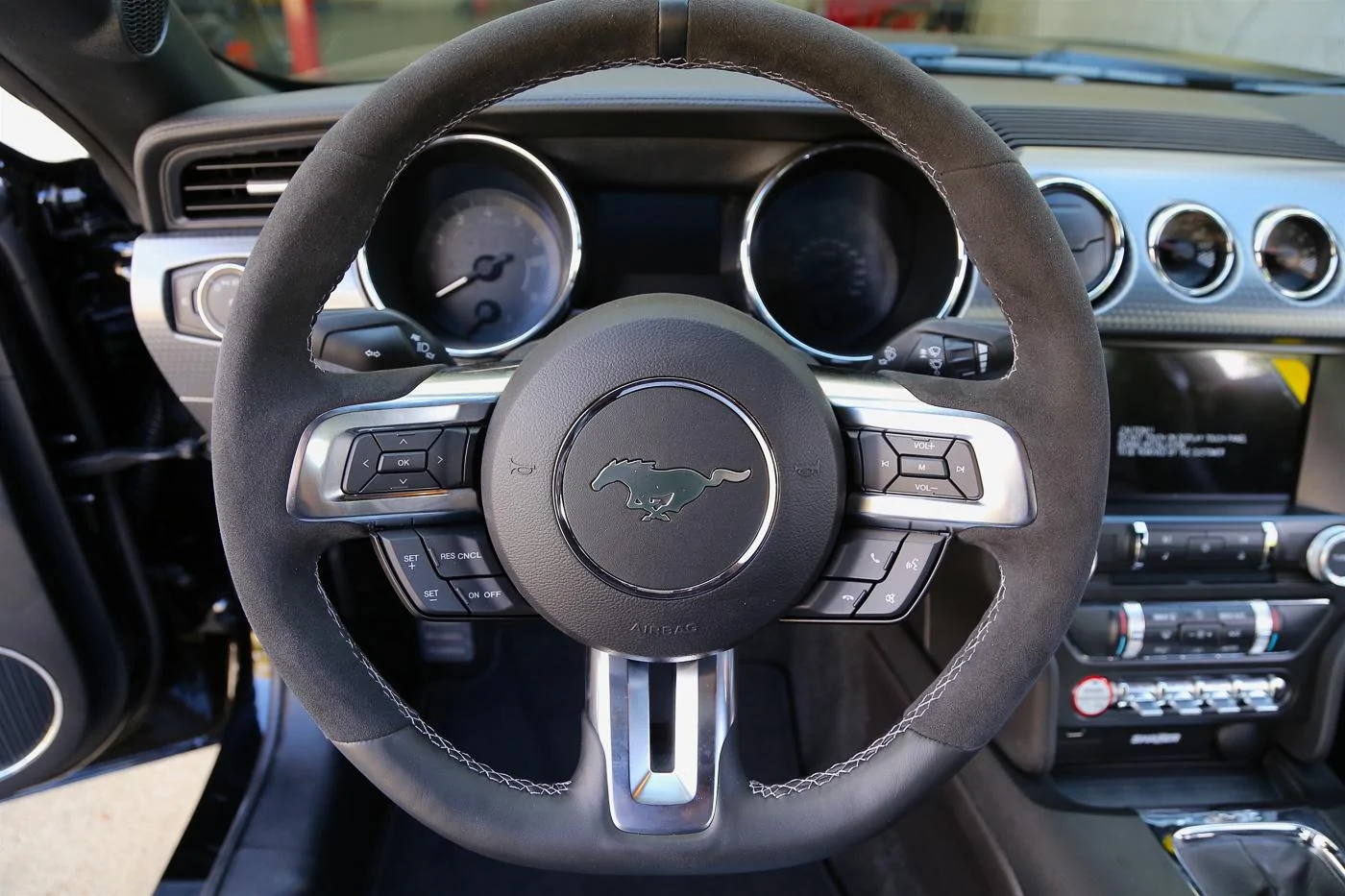 27-Steeda Midnight Edition steering wheel -2.webp