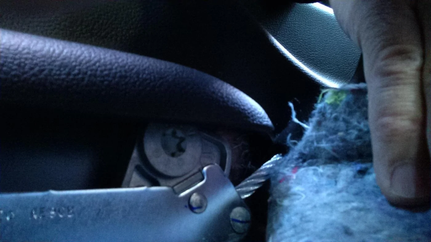 shelby_seatbelt_thing2.webp