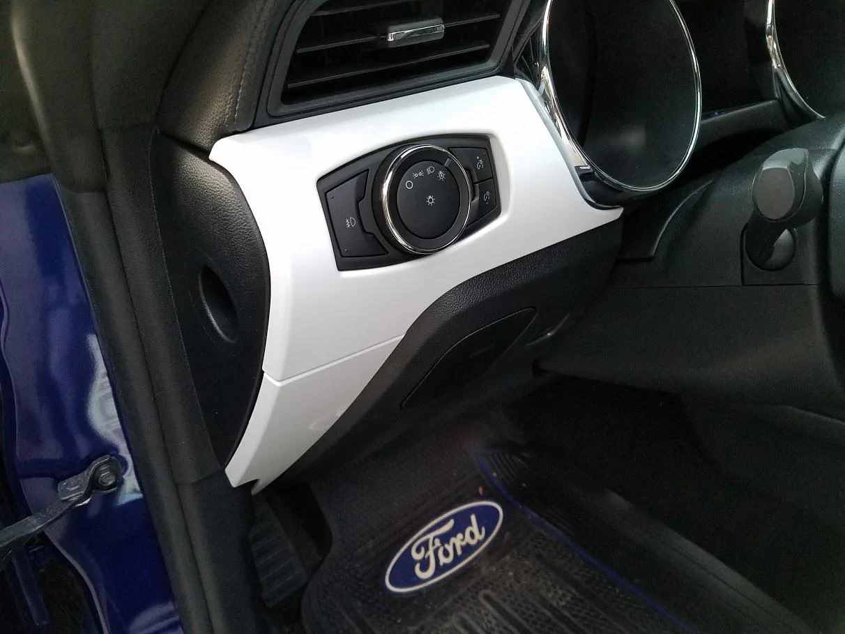 2015-dash-headlight-close.webp