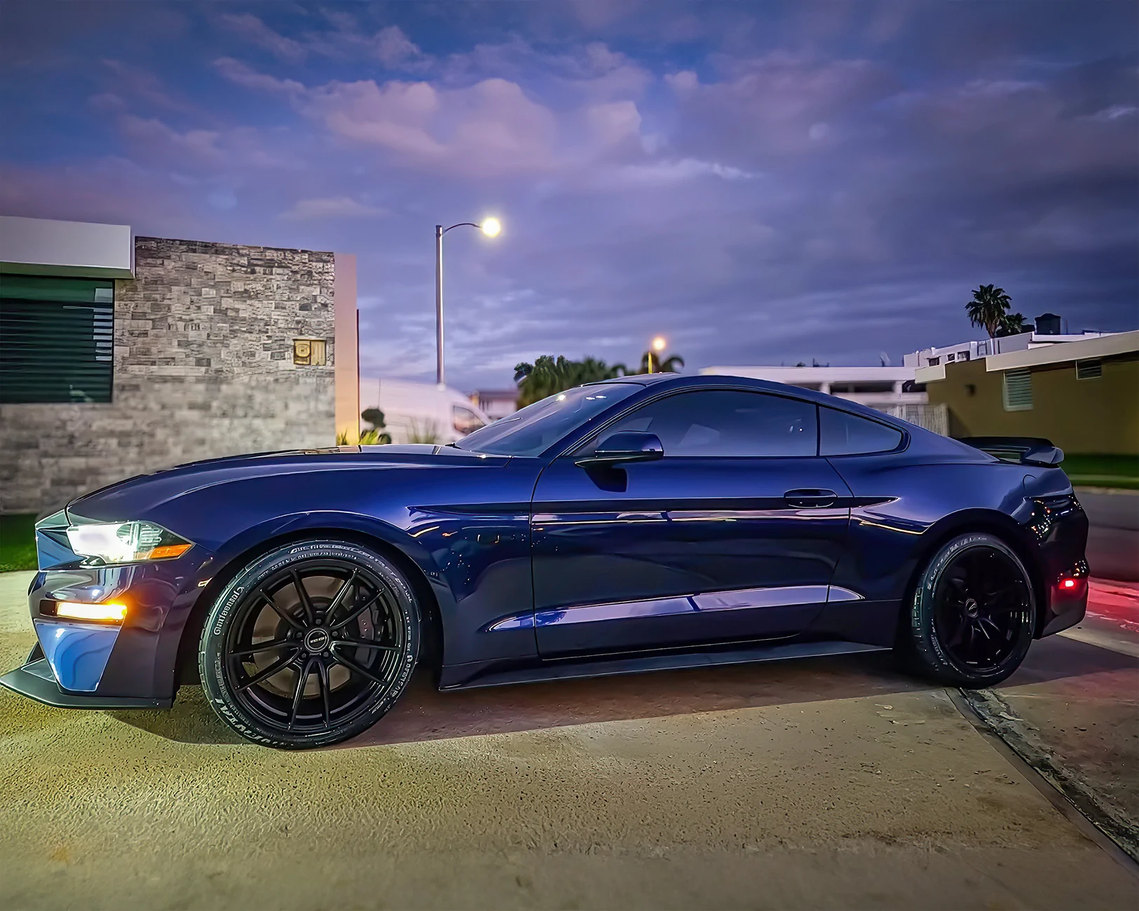larr12s-kona-blue-beauty_10x8_kb.webp