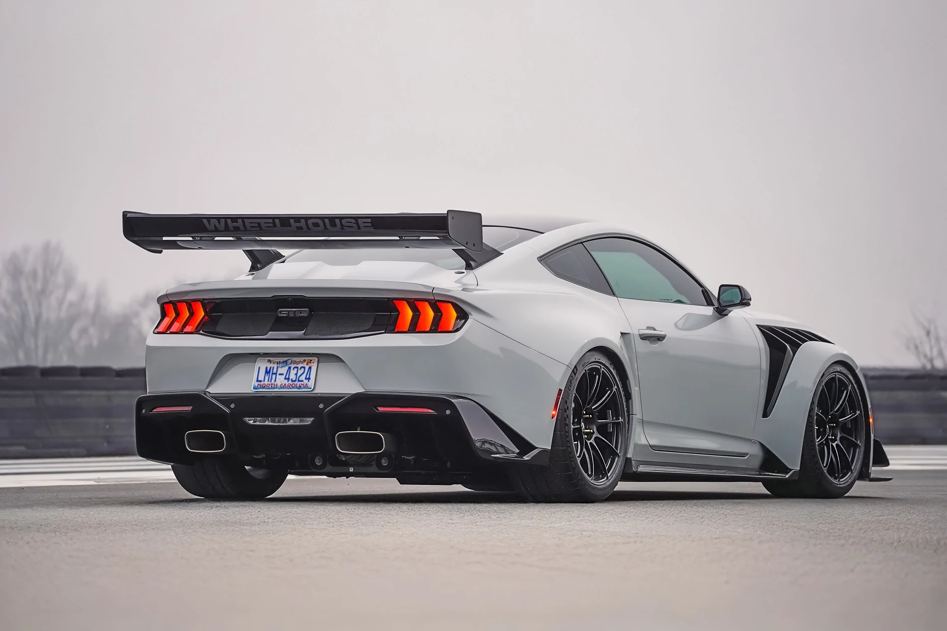 SV906 Mustang GTD Satin Black Chromalusion25.webp