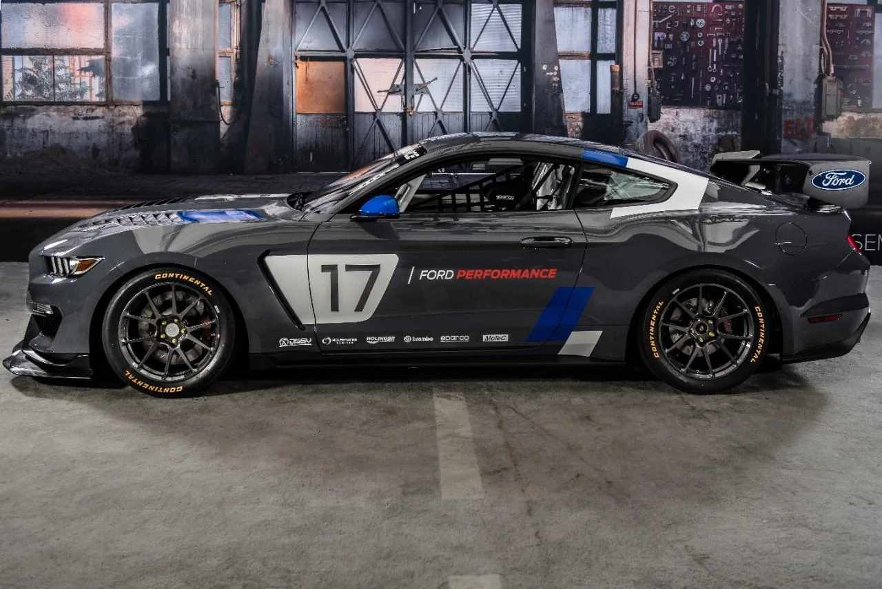 Mustang-GT350R-C4-Ford-Performance-1.webp