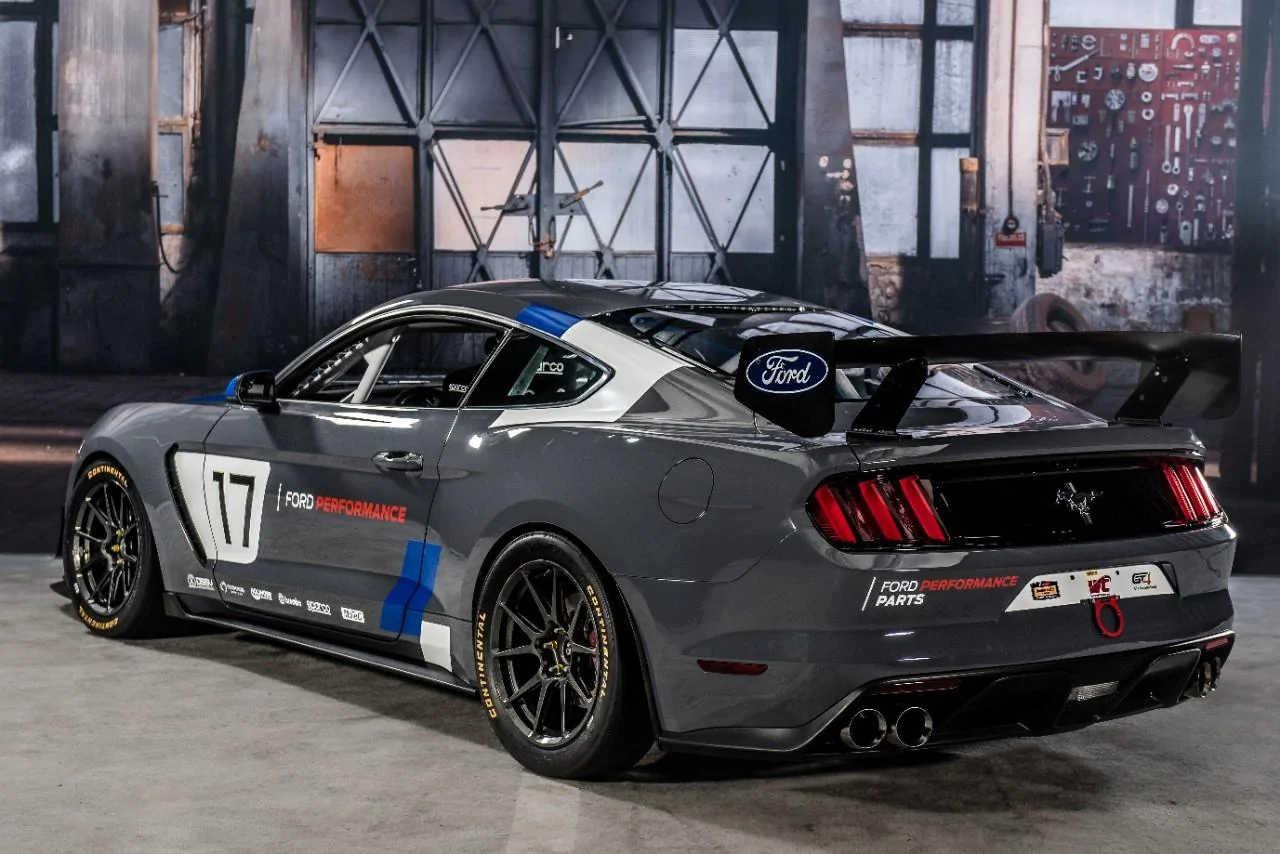 Mustang-GT350R-C4-Ford-Performance-3.webp