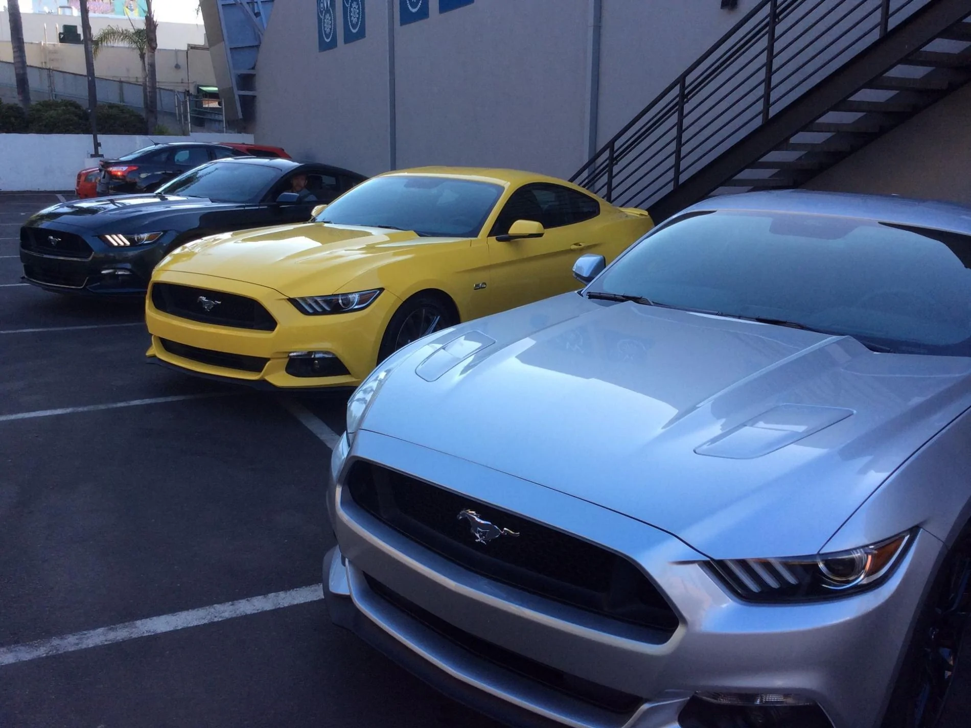 1411331922000-2015MustangsStagedMelsDriveInLASept182014.webp