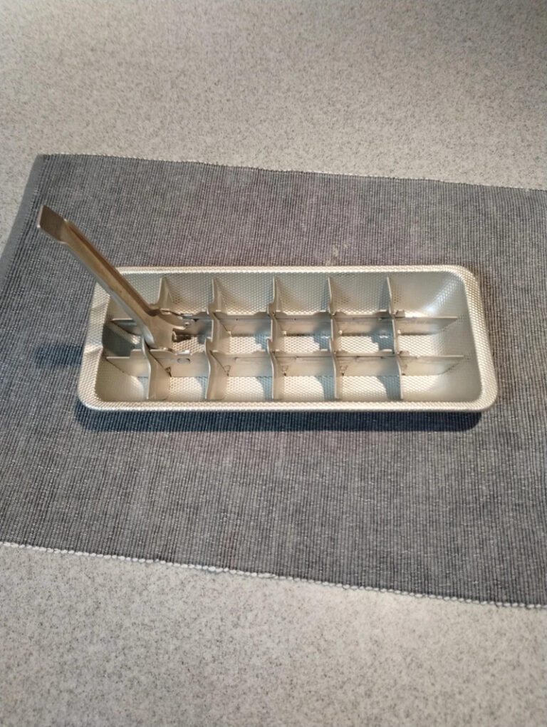 vintage-household-items-8-12-26-4-768x1020.jpg