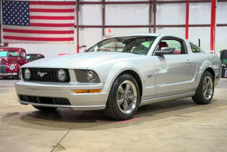 2005-ford-mustang-gt.webp