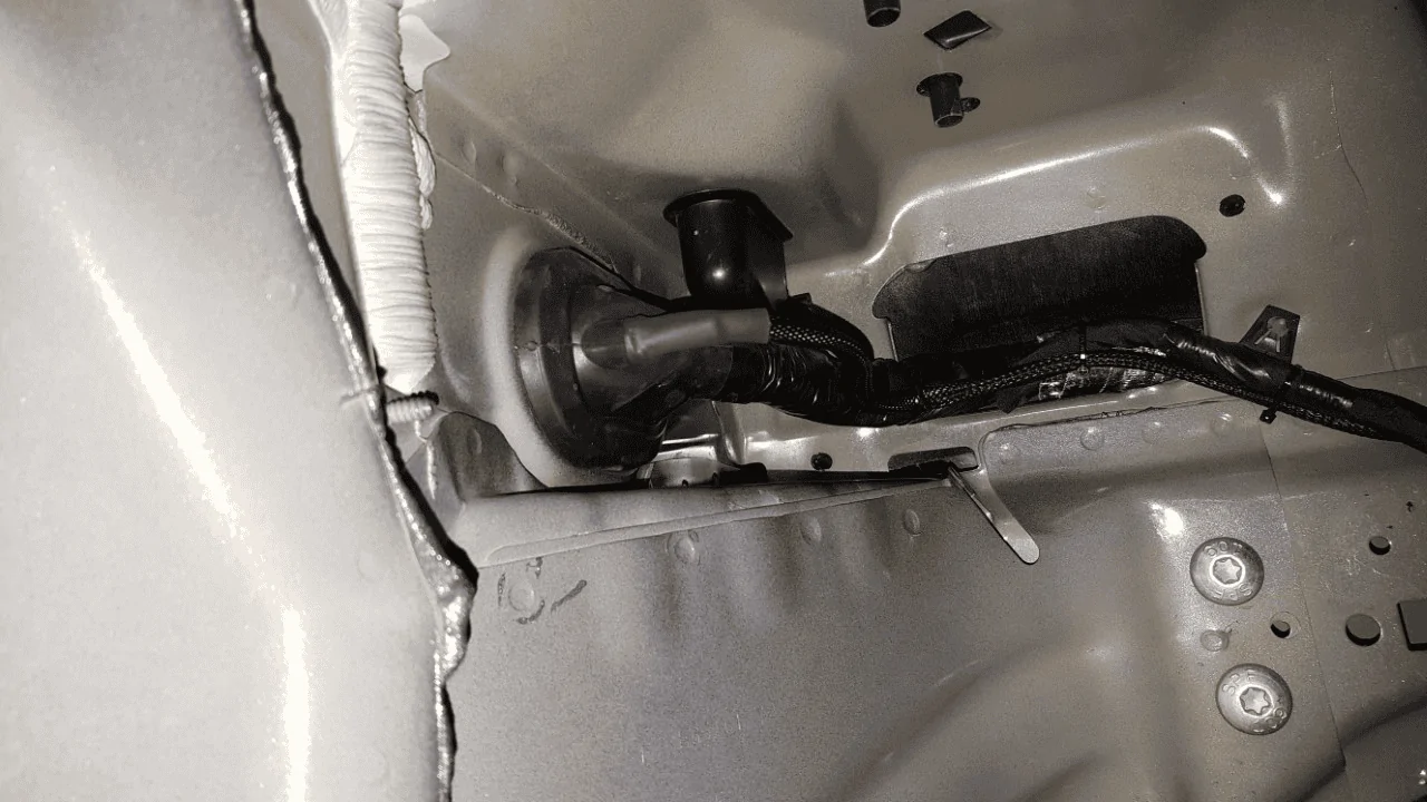 pump wiring plug 2.webp