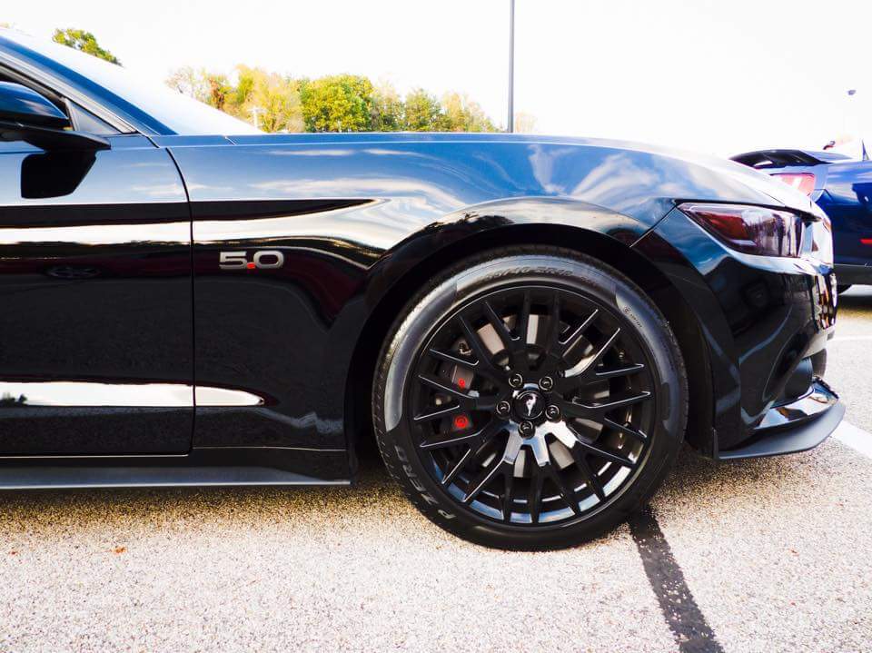 black lug nuts.jpg
