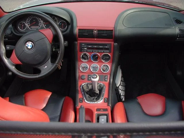 interior_black_imola_M.webp