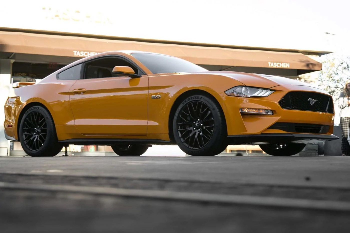2018-Ford-Mustang-GT-V8-Performance-Pack-front-three-quarters-e1484697161618.webp
