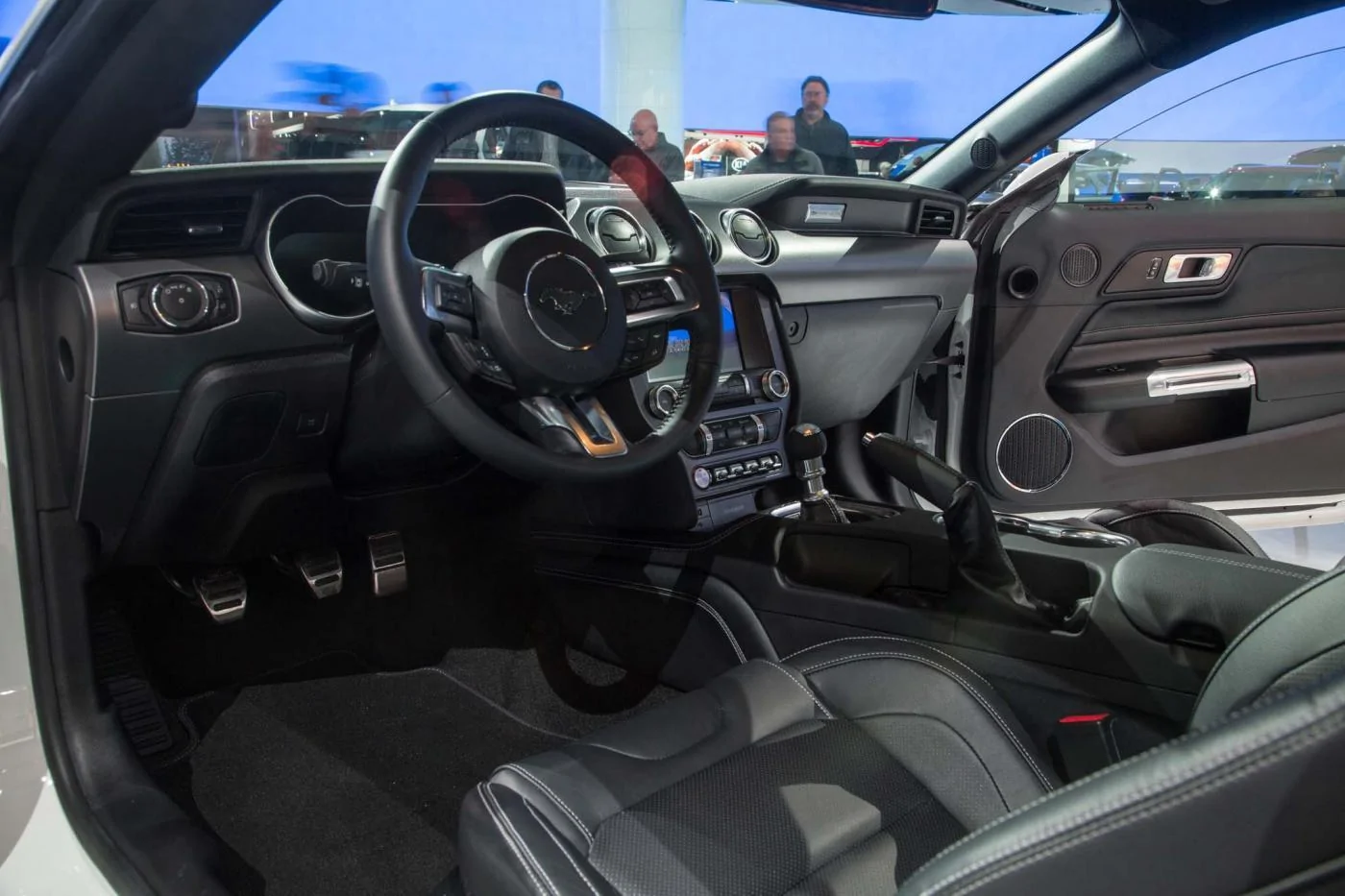 2018-Mustang-Interior-1.webp
