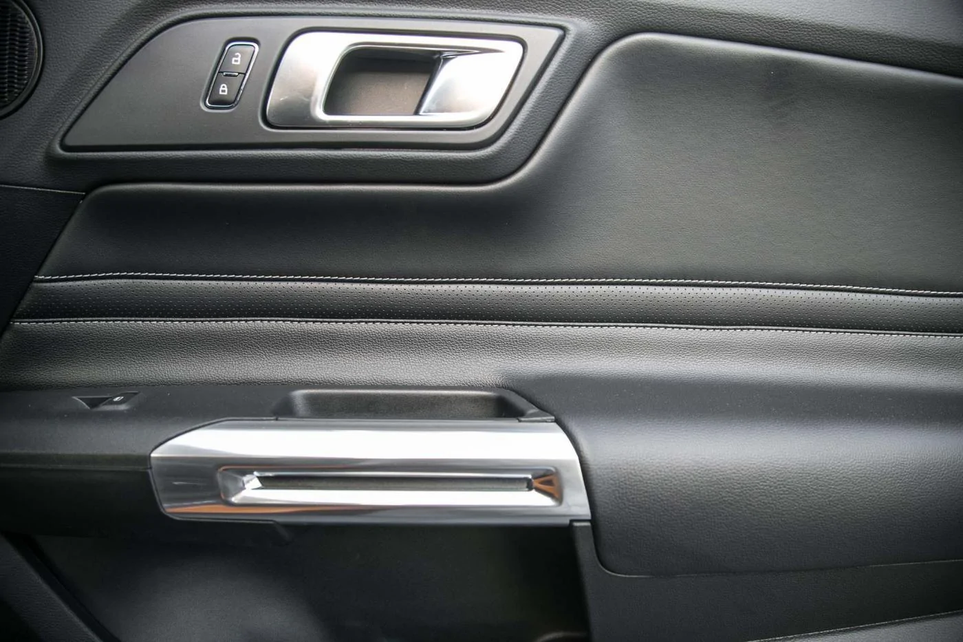 2018-Mustang-Interior-7.webp
