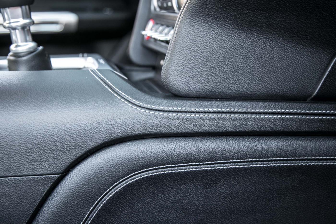 2018-Mustang-Interior-8.jpg