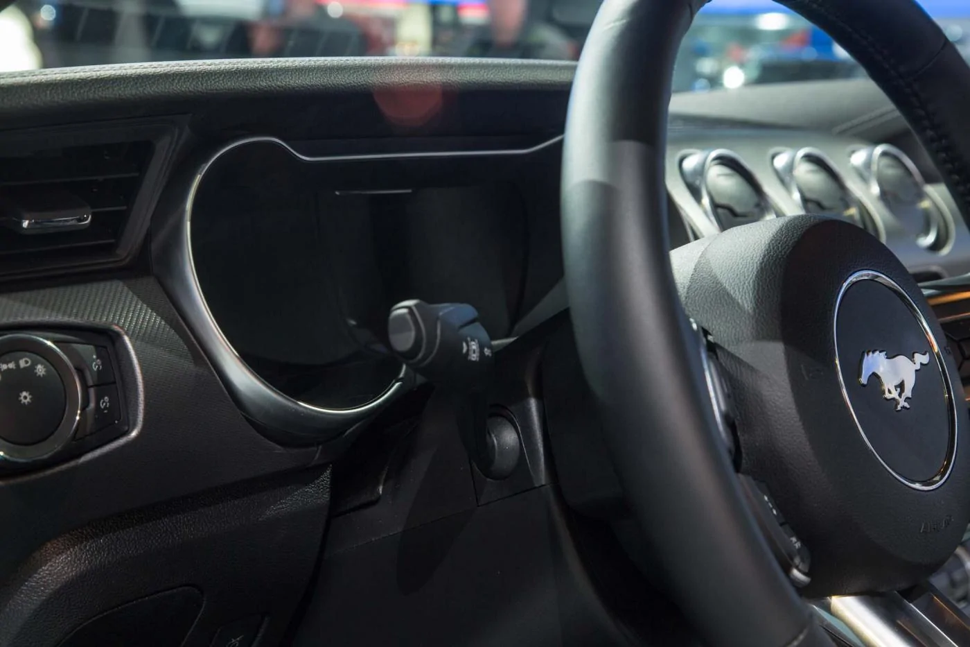 2018-Mustang-Interior-9.webp