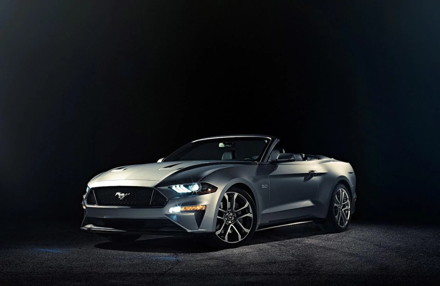 2018-Ford-Mustang-GT-Convertible-Ingot-Silver.webp