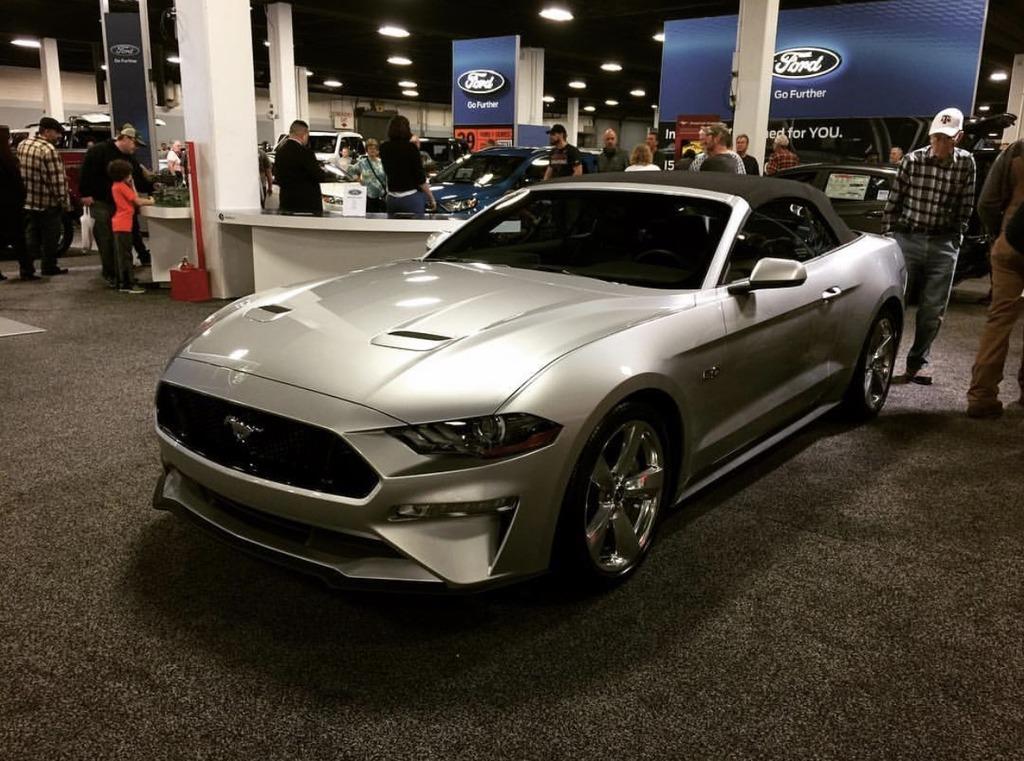 2018-Mustang-GT-Convertible-Ingot-Silver.jpg