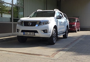 alois buecker elena bücker nissan navara tekna twin turbo automatik road ranger hardtop 18.JPG
