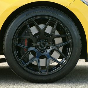 FS01 RH Front Wheel