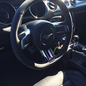 Shelby steering wheel installed (2)