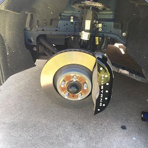 Front caliper cover w/o wheel