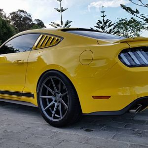 Velgen vMB9 Gunmetal on Triple Yellow GT