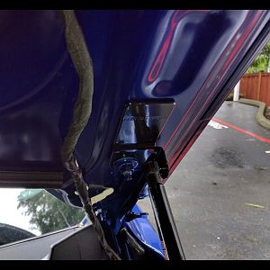Redline hood struts