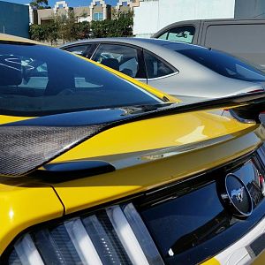 GT350R spoiler